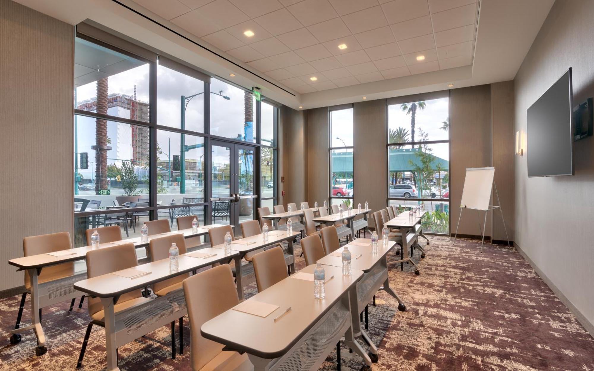 Hampton Inn & Suites Anaheim Resort Convention Center Bagian luar foto