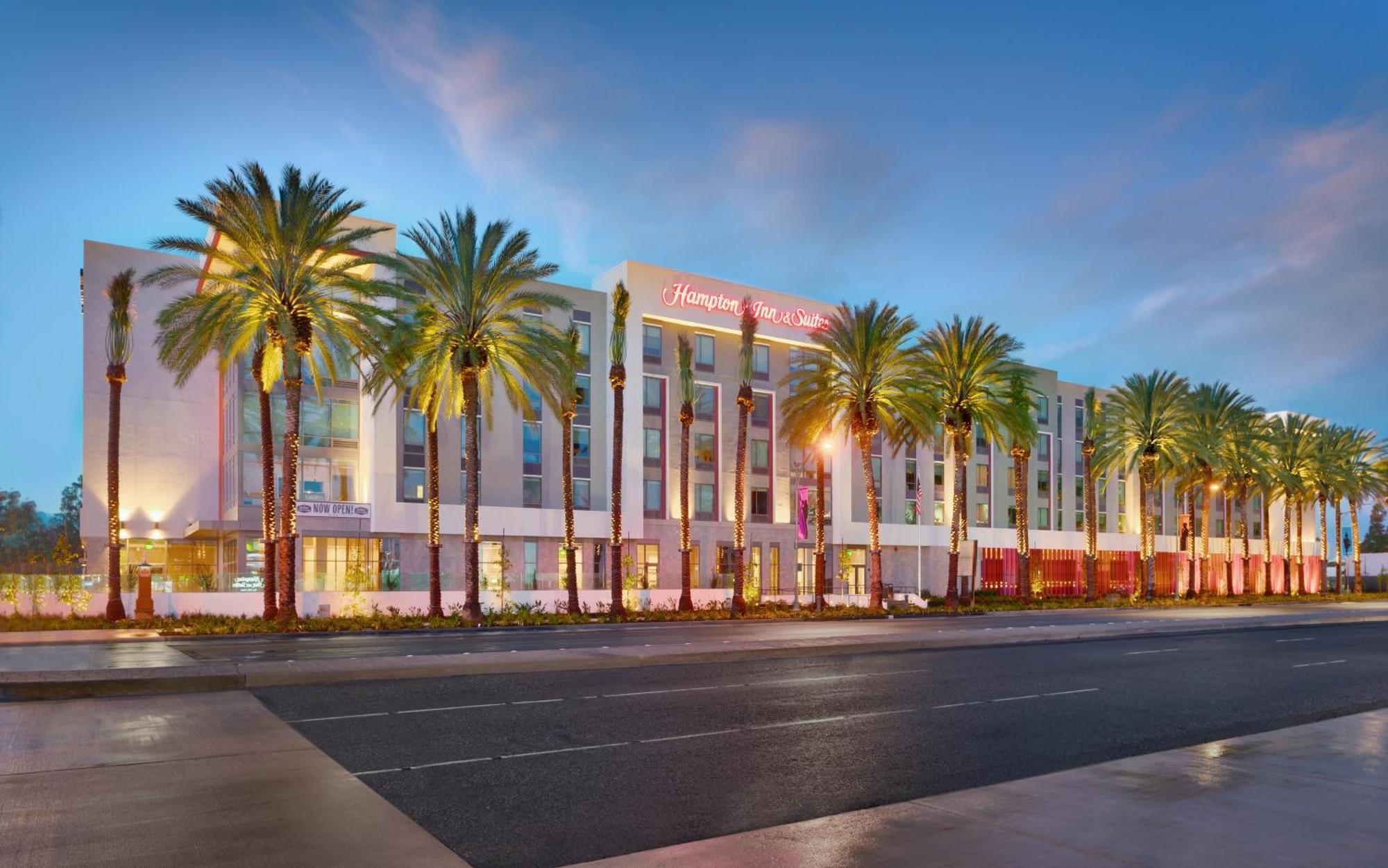 Hampton Inn & Suites Anaheim Resort Convention Center Bagian luar foto