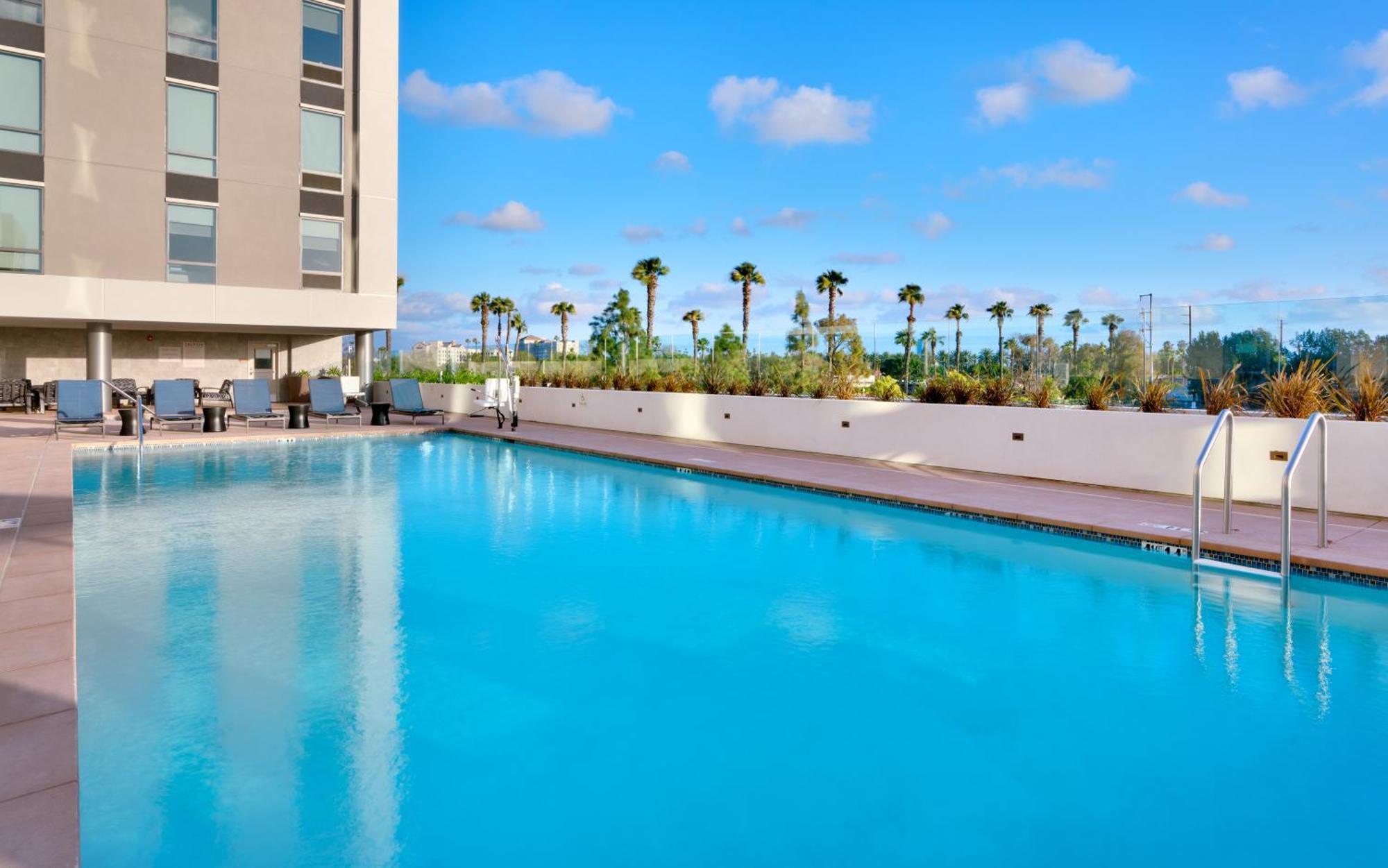Hampton Inn & Suites Anaheim Resort Convention Center Bagian luar foto