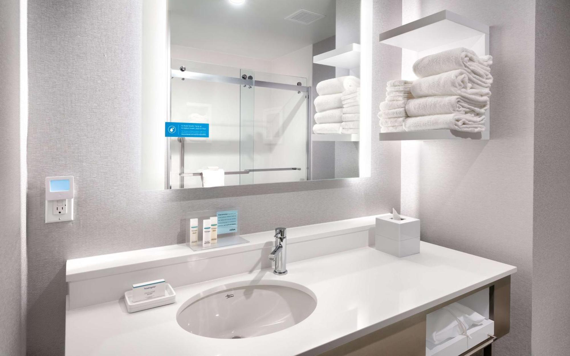 Hampton Inn & Suites Anaheim Resort Convention Center Bagian luar foto